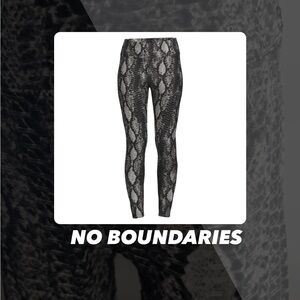 NWT No Boundaries Snake Print Honeycomb Leggings